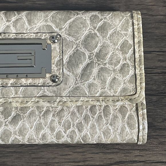 Guess Faux Leather Snakeskin Clutch Wallet Metal Plate Logo White Gray 7.5" - Picture 4 of 12